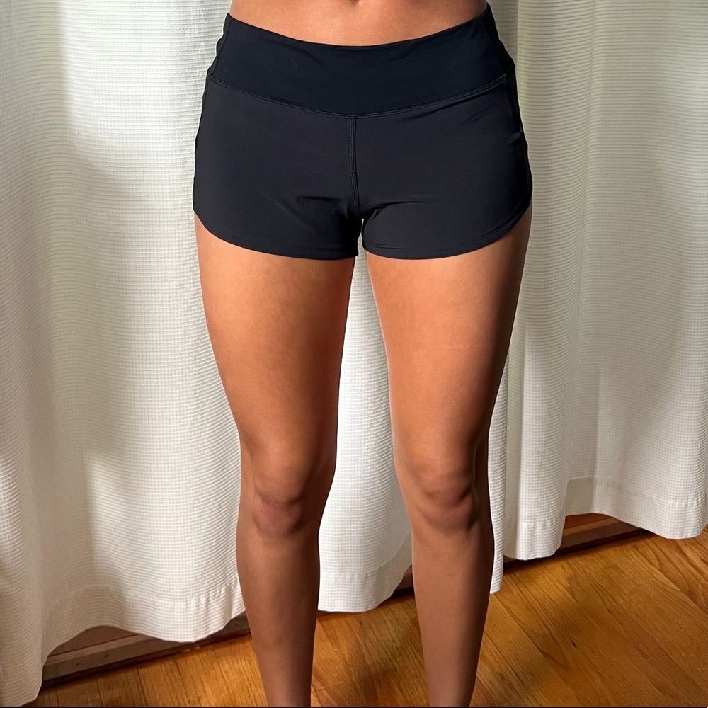 Black lululemon speed up shorts 2.5”